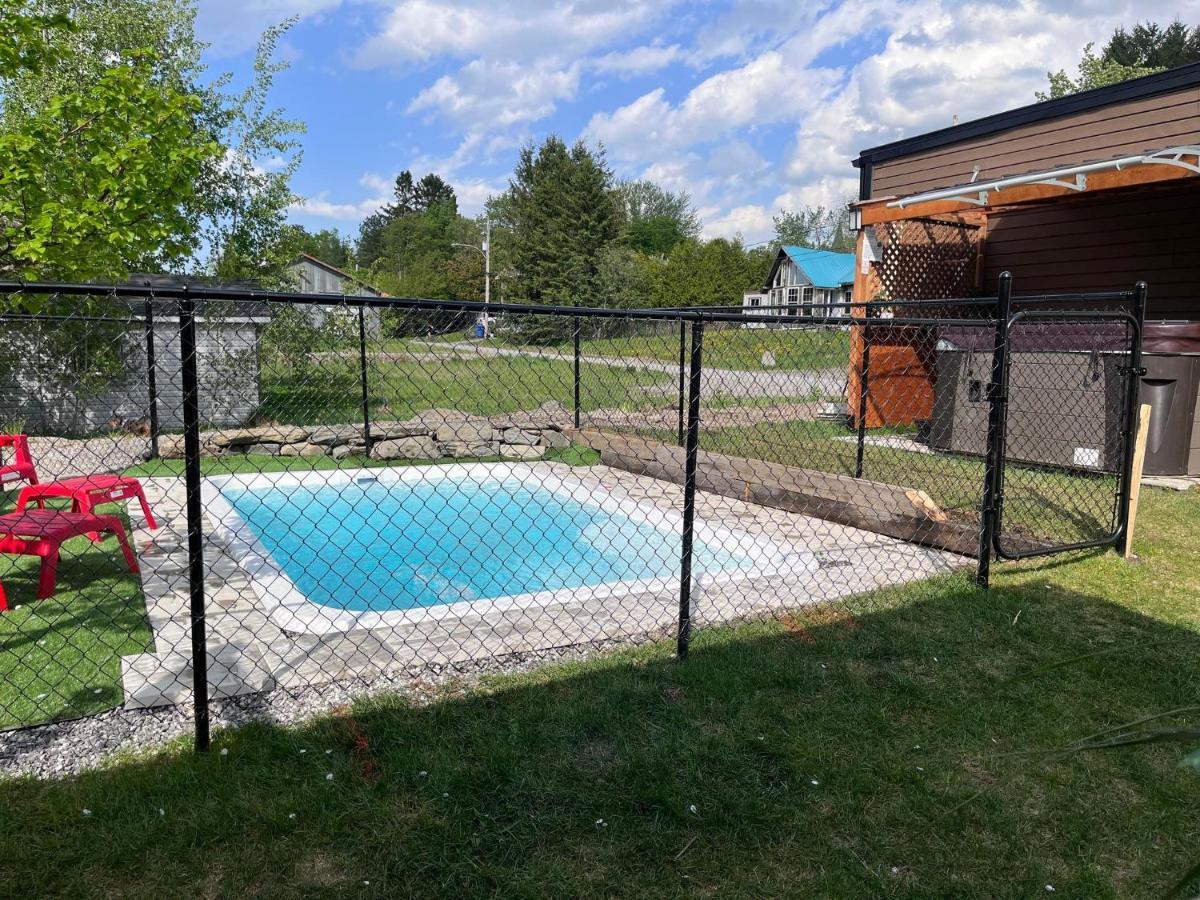 La Spacieuse Riverstone Citq3O1849 Saint Pierre de Broughton Bagian luar foto